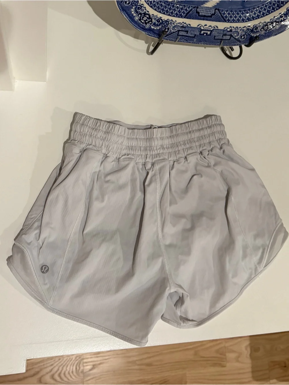 Lululemon High Rise Hotty Hot (White, Size 4)